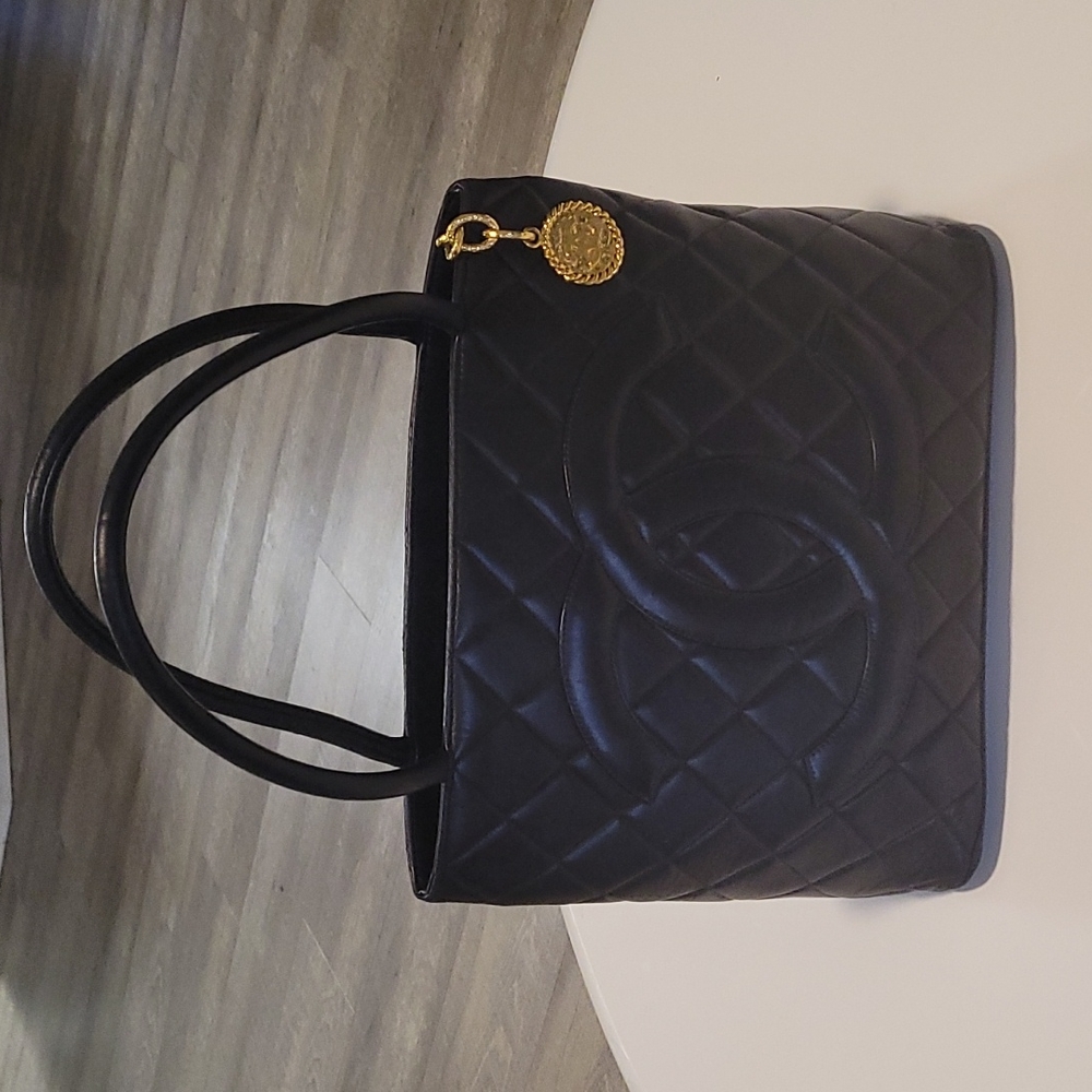 *REDUCED* CHANEL TOTE BAG